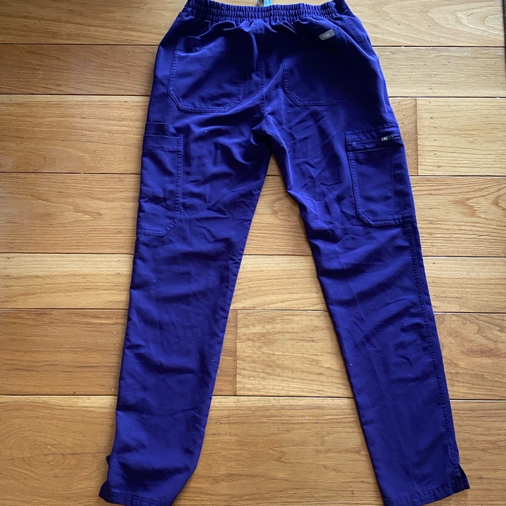Dark Figs Purple Scrub Set Top/Bottom XXS - Picture 9 of 11